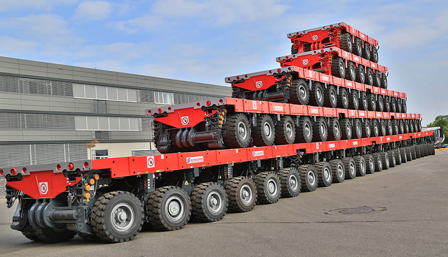 SELF-PROPELLING TRAILER MOVES WIND TURBINE PARTS WEIGHING SEVERAL TONS